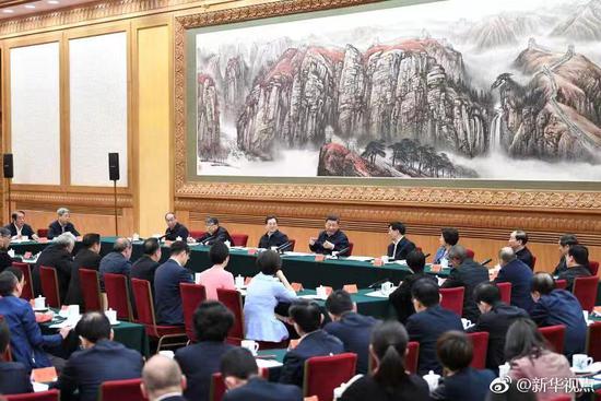 习近平主持召开学校思想政治理论课座谈会